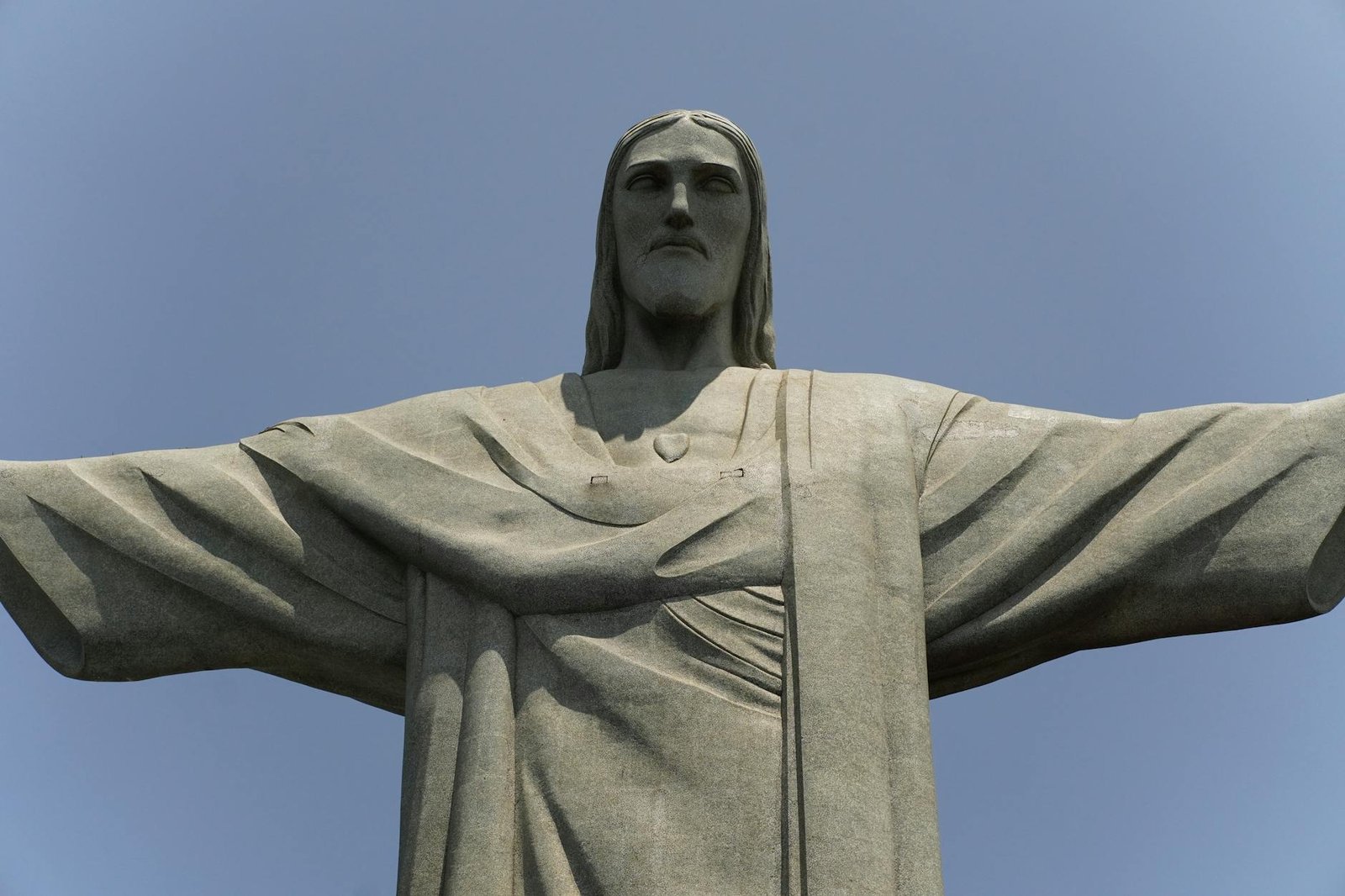 Para arquitetos brasileiros em destaque internacional, nomes como Oscar Niemeyer, Paulo Mendes da Rocha e Lina Bo Bardi são r