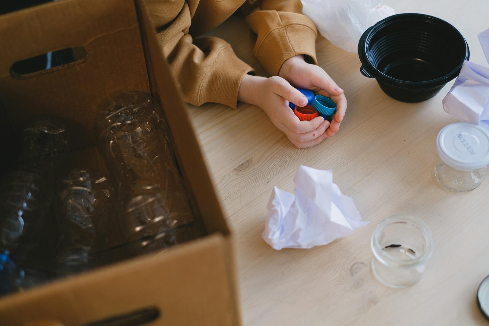 Para componentes construtivos reciclados, trata-se de materiais e elementos provenientes de resíduos de construção, demolição