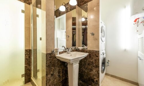 Para edifícios que misturam arte e funcionalidade, a chave reside na integração harmoniosa de estética inovadora com propósit