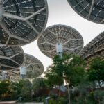 Para tendências de arquitetura para 2026 e além, espere um foco crescente em sustentabilidade radical, integração tecnológica