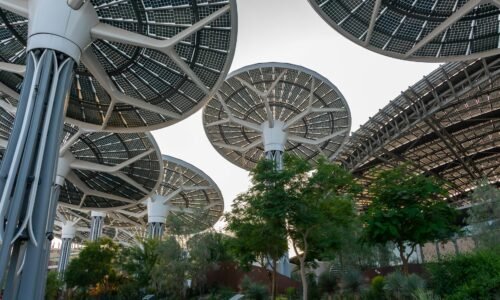 Para tendências de arquitetura para 2026 e além, espere um foco crescente em sustentabilidade radical, integração tecnológica