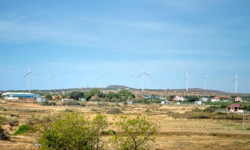 Para calcular o desempenho energético, existem diversas ferramentas especializadas, como softwares de simulação (EnergyPlus,