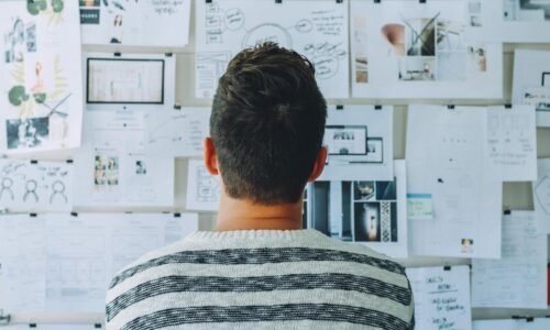 Para software para visualização 3D de projetos, as melhores opções incluem ferramentas como SketchUp, AutoCAD, Revit, Blender