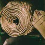 Para tendências em materiais naturais e sustentáveis, o mercado aponta para a valorização de recursos renováveis, biodegradáv