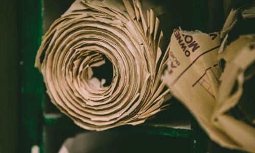 Para tendências em materiais naturais e sustentáveis, o mercado aponta para a valorização de recursos renováveis, biodegradáv