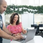 Para tipologias de escritórios pós-covid, as empresas estão adotando modelos híbridos, flexíveis e colaborativos. Isso inclui