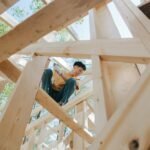 Para o uso de madeira de reflorestamento, trata-se da aplicação de árvores cultivadas especificamente para este fim, garantin