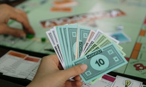 comparação de sistemas monetários em jogos