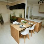 Espaço inteligente como móveis multifuncionais reinventam apartamentos compactos