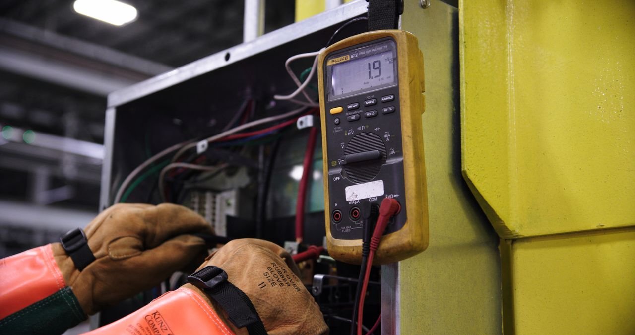 Como escolher eletricista para sua residência
